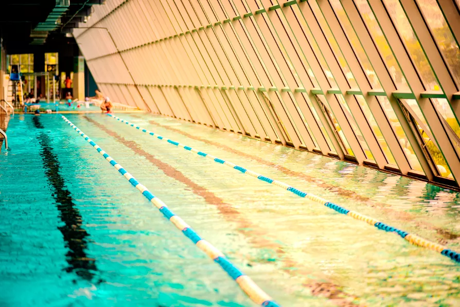 定海成人混凝土钢结构游泳池项目